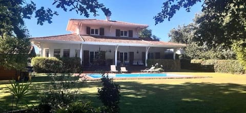 Property building, Garden view, Pool view, Swimming pool