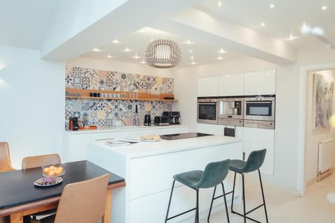 Kitchen or kitchenette, Dining area, dishwasher, oven, stove, toaster