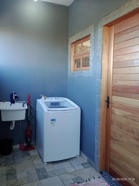 Facade/entrance, laundry