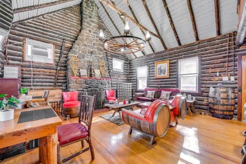 Communal lounge/ TV room, TV and multimedia, Living room, Seating area, fireplace