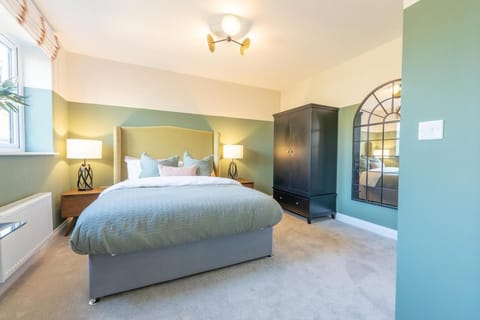 The Show Home - Grange Meadows 7 Adults 2 Kids House in Oldham District