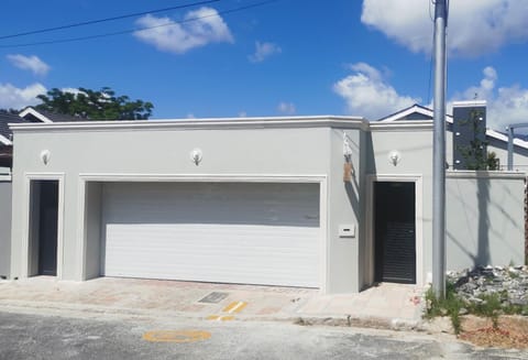 Southern Suburbs Stays Bed and Breakfast in Cape Town