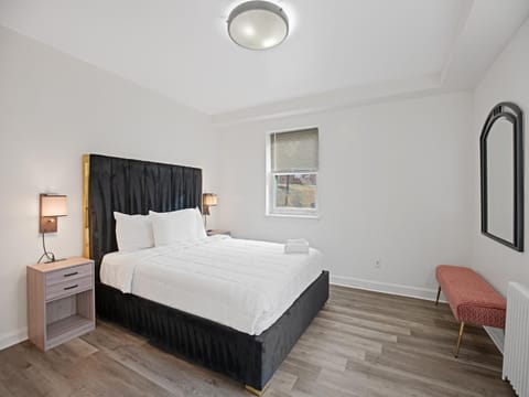 Bed, Photo of the whole room, Bedroom