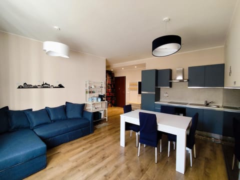 Coffee/tea facilities, Kitchen or kitchenette, Living room, Seating area, Dining area, dishwasher, stove