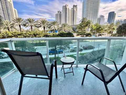 Balcony/Terrace, Seating area, City view
