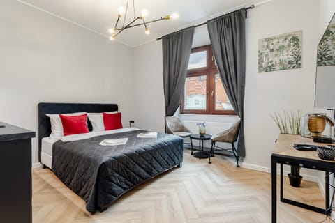 Bed, Living room, Photo of the whole room, Seating area, Bedroom
