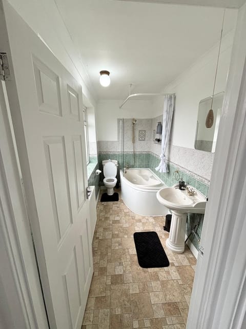 Shower, Toilet, Bathroom, Bath