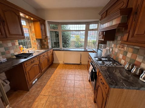 Kitchen or kitchenette, minibar, stove