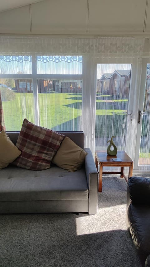 Quiet 6 berth pet friendly chalet near beach Apartment in Mablethorpe