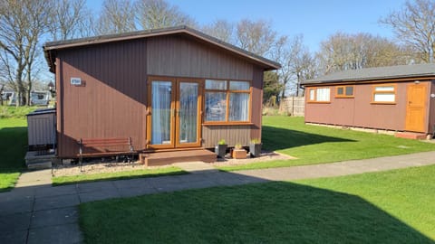 Quiet 6 berth pet friendly chalet near beach Apartment in Mablethorpe