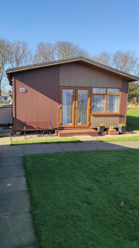 Quiet 6 berth pet friendly chalet near beach Apartment in Mablethorpe