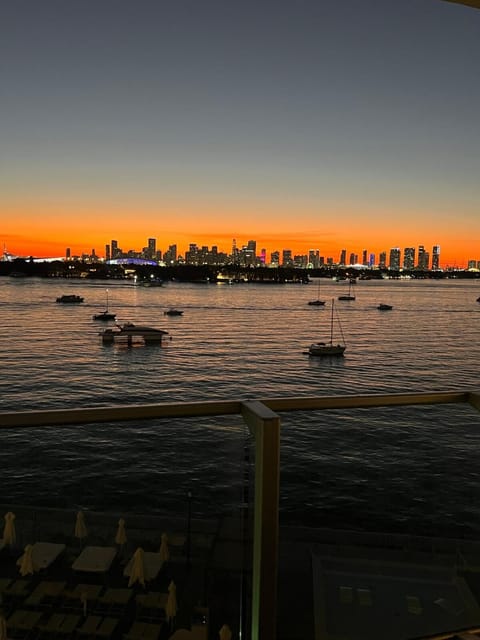 Stunning Views 2BD Condo at Hotel w Pool, Bar Apartment in South Beach Miami