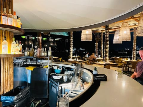 Stunning Views 2BD Condo at Hotel w Pool, Bar Apartment in South Beach Miami