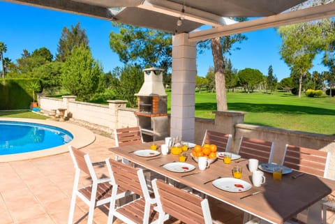 BBQ facilities, Golfcourse, Dining area, Pool view, Swimming pool