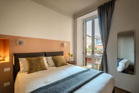 Bed, Bedroom, wardrobe, air conditioner