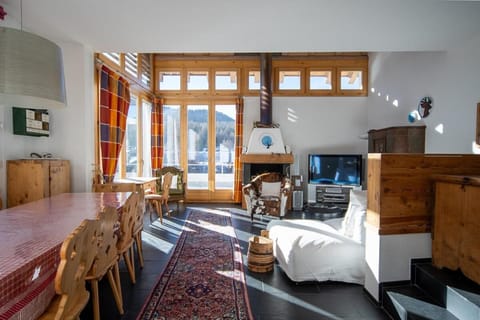 Living room, Photo of the whole room, Seating area, Dining area