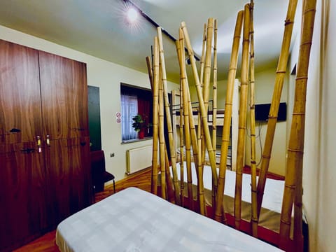 Bed, TV and multimedia, Bedroom, wardrobe