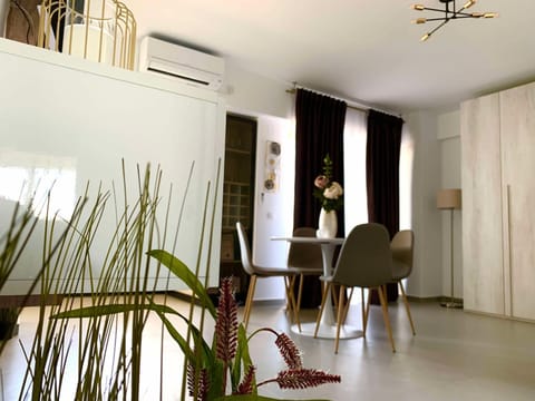 Living room, Seating area, Dining area, air conditioner