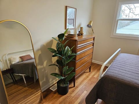 Clintonville Charmer - Central, Arcade, Selfie Wall House in Clintonville