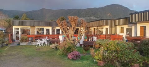 Property building, Natural landscape, Garden, Garden view, Mountain view