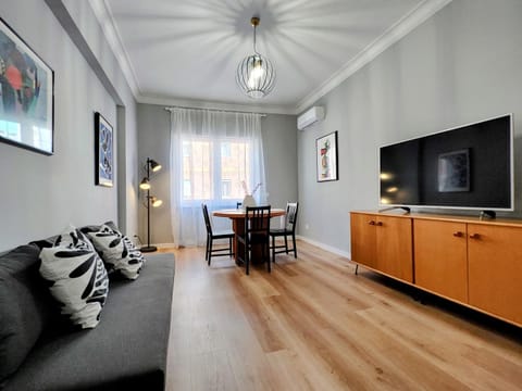 Living room, Dining area, Lunch