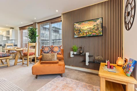 Desi Suite, Free Parking, Balcony Apartment in Leicester