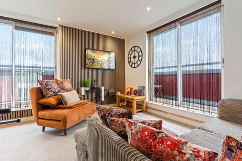 Desi Suite, Free Parking, Balcony Apartment in Leicester