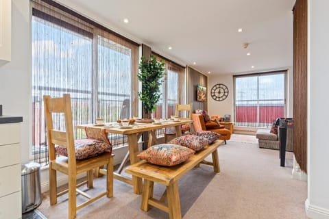 Desi Suite, Free Parking, Balcony Apartment in Leicester