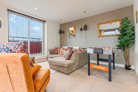 Desi Suite, Free Parking, Balcony Apartment in Leicester