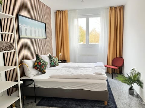 Bed, Photo of the whole room, Seating area, Bedroom, wardrobe