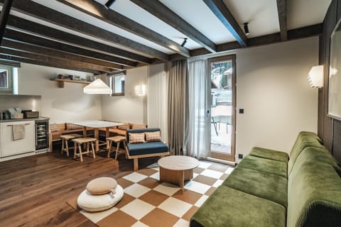 Patio, Kitchen or kitchenette, Living room, Seating area, Dining area, minibar, oven, stove, kitchen