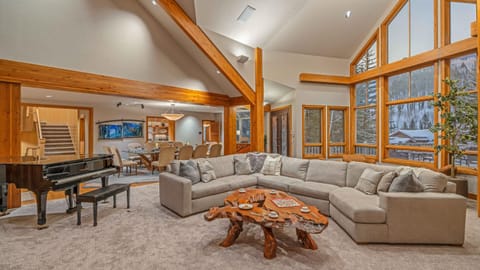 View (from property/room), Living room, Seating area