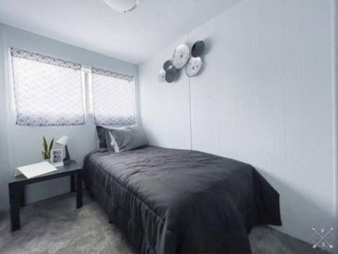 Nifty Trailer With Spacious Parking House in Visalia