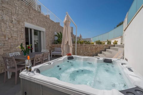 Patio, Hot Tub