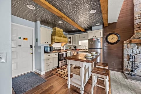 Smoky Vista House in Pittman Center