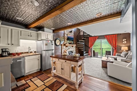 Smoky Vista House in Pittman Center