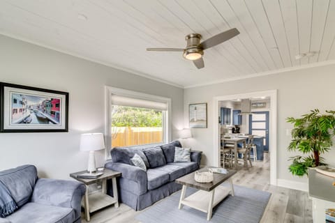 5 Mi to Dtwn Bright Home with Yard in Pensacola! House in Pensacola Beach