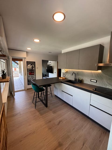 Kitchen or kitchenette, Dining area, dishwasher, oven, stove