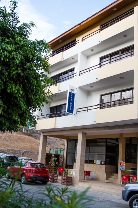 Facade/entrance, Location
