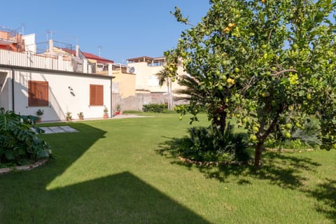 Property building, Spring, Day, Natural landscape, Garden, Garden, Garden view