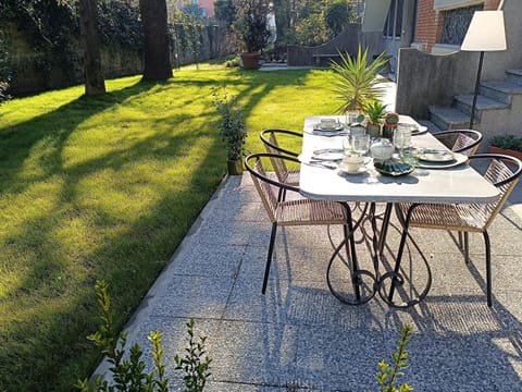 Garden, Dining area, Garden view