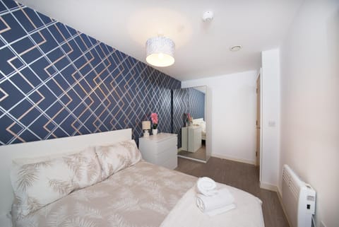 Bed, Photo of the whole room, Bedroom, internet, towels, wardrobe