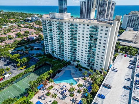 Luxury Ocean Reserve Condo Pool, Gym & Beach Access Apartment in Sunny Isles Beach