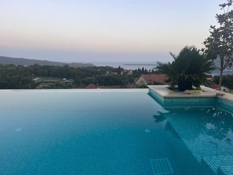 Sea view, Swimming pool