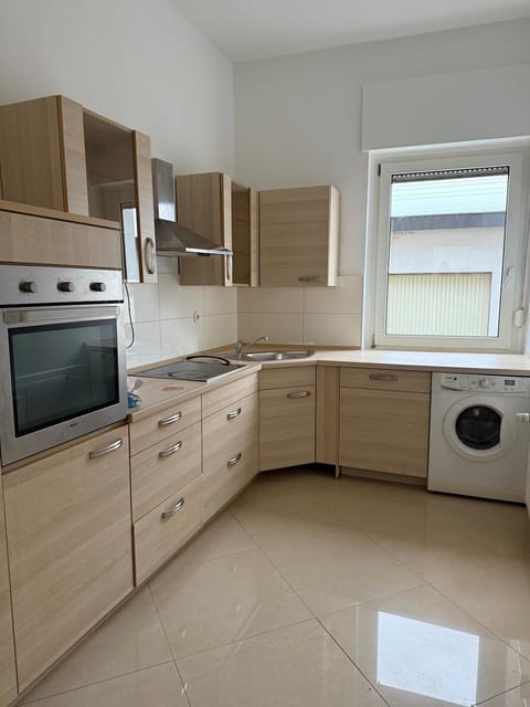 Kitchen or kitchenette, dishwasher, oven, pet friendly, stove, washing machine
