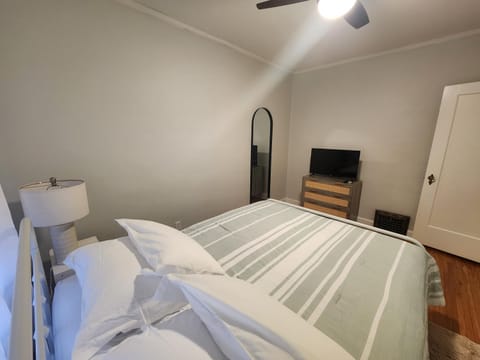 Katherine's Cozy Bungalow! Villa in Terre Haute