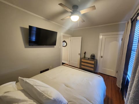 Katherine's Cozy Bungalow! Villa in Terre Haute