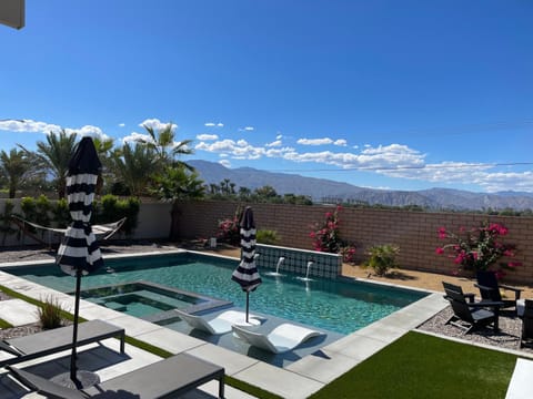 Natural landscape, Hot Tub, Mountain view, Pool view, Swimming pool, sunbed