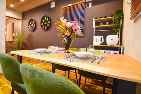 Seating area, Dining area