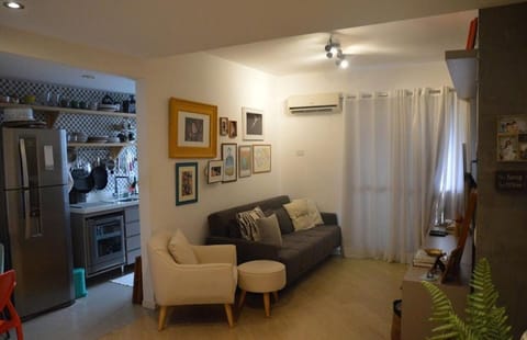 Kitchen or kitchenette, Seating area, air conditioner